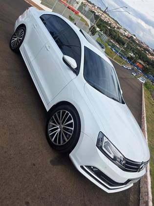 VOLKSWAGEN JETTA 2.0 TSI HIGHLINE 211CV GASOLINA 4P TIPTRONIC VOLKSWAGEN JETTA 2.0 TSI HIGHLINE 211CV GASOLINA 4P TIPTRONIC